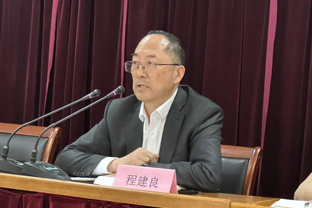 Changshu Polyester a organizat o întâlnire pentru cadre de nivel mediu, personal de inginerie și personal și personal de marketing