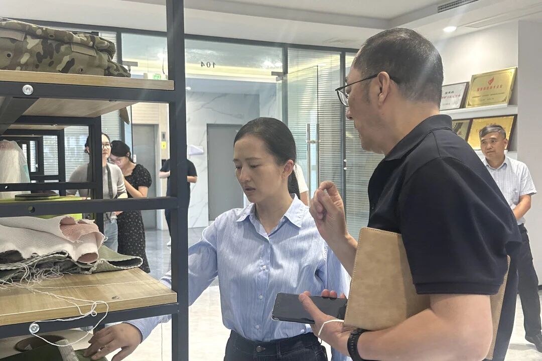 Zhou Xiao, membru al Comitetului permanent al Comitetului Partidului Municipal, ministrul departamentului de propagandă și ministrul Departamentului de lucru al Frontului Unite, a vizitat Changshu Polyester pentru cercetare