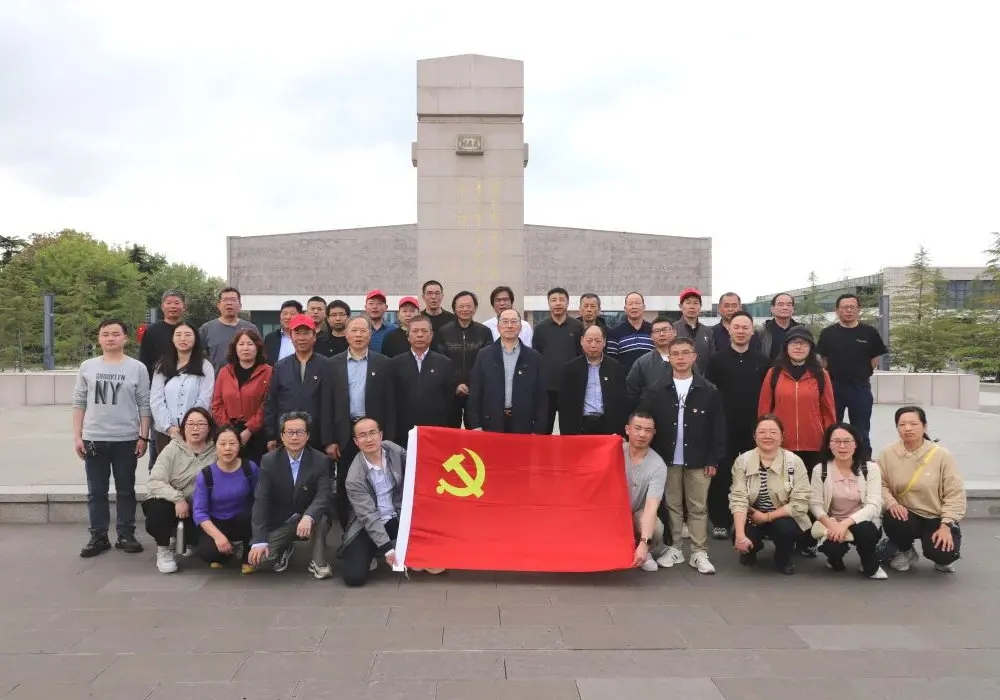 Filiala de partid Changshu Polyester Co., Ltd. organizează o vizită la Sala Memorială a Noii Armate a Patra Yancheng